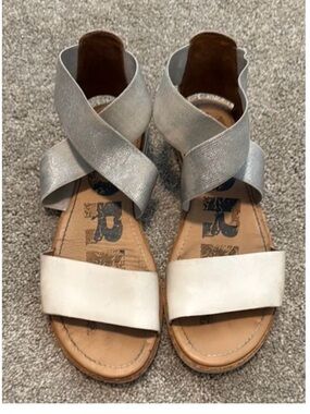 Sorel Silver & White Cross-Strap Sandals